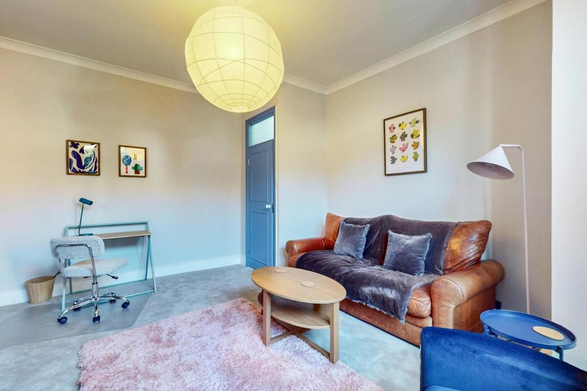 Bright 1-bedroom Flat With Great Transport Links Appartamento
