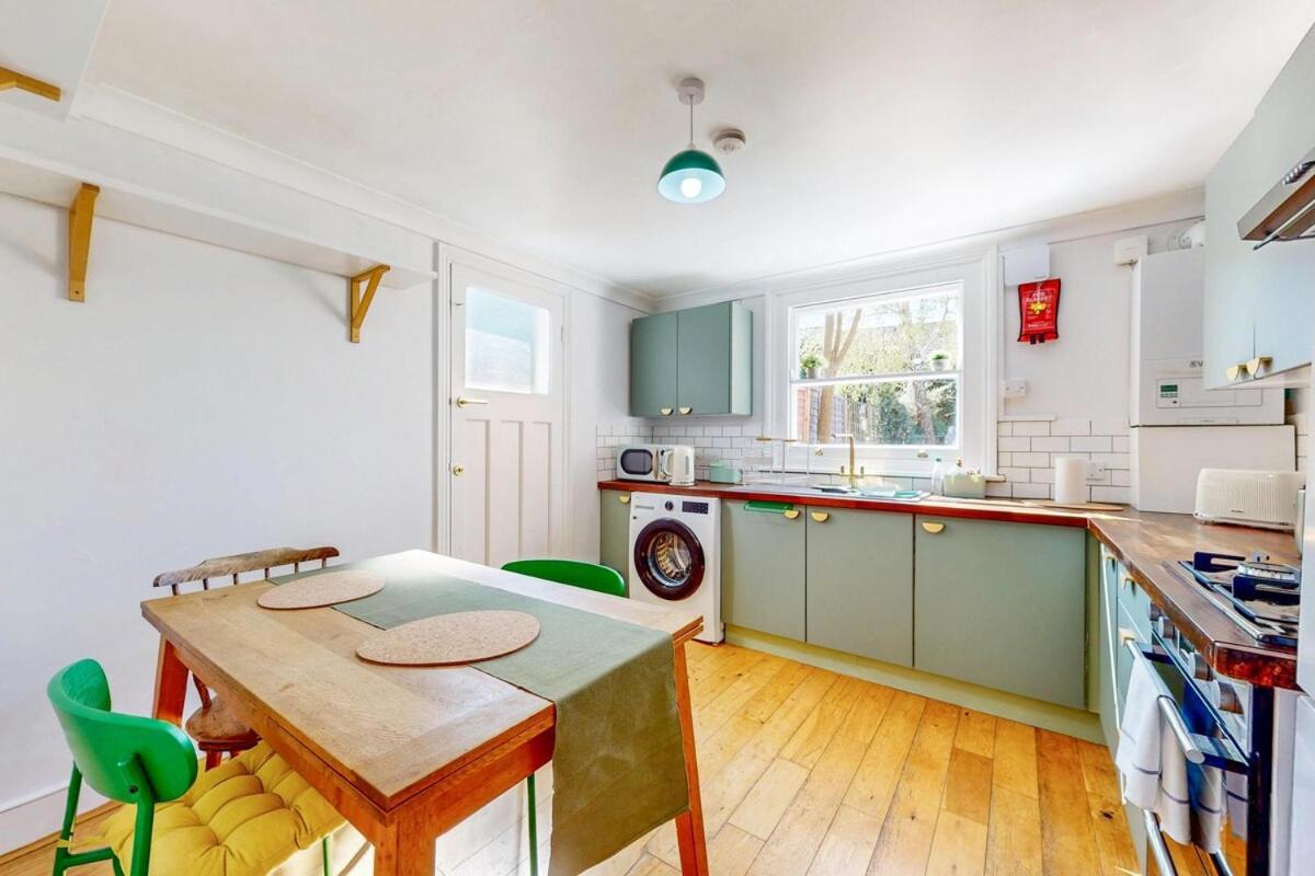 Bright 1-bedroom Flat With Great Transport Links Appartamento Londra